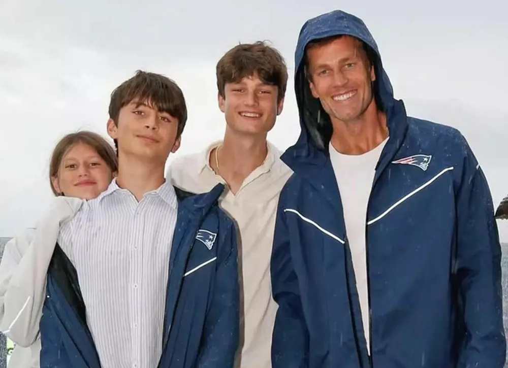 Том Брэди воссоединился с тремя детьми на Новый год