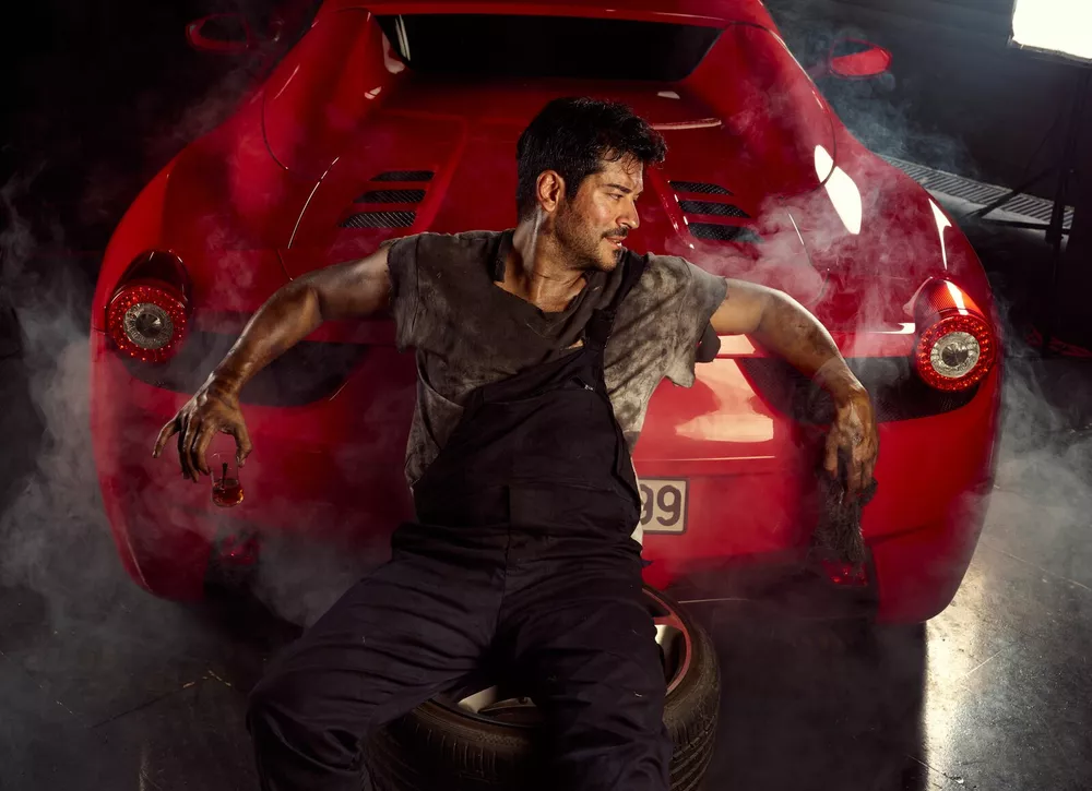 Турецкая суперзвезда Бурак Озчивит дебютирует с моноспектаклем в Москве