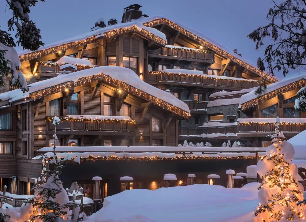 В ожидании Нового года: что предлагают гостям ведущие отели России, Франции и Вьетнама