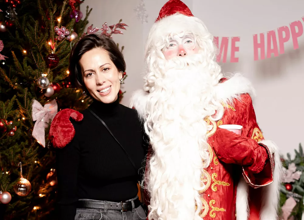 Сабина Ахмедова, Марк Тишман и другие звезды на предновогодней вечеринке в центре Москвы 