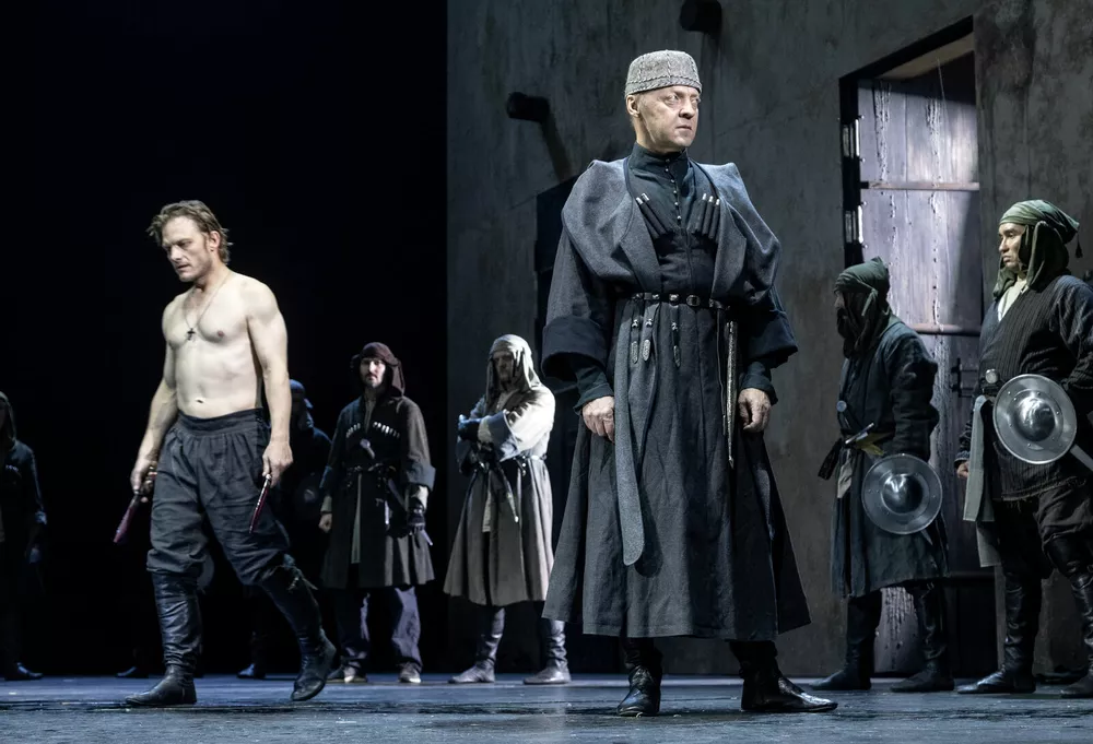 Виталий Кищенко и Евгений Ткачук в спектакле "Макбет"