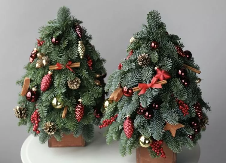 Украшение новогодней ёлки - красивое оформление елок на Новый Год - Интерьерные ели