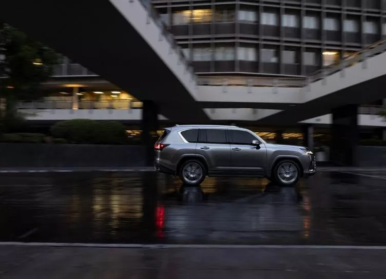 Функциональная элегантность: каким получился новый внедорожник Lexus LX