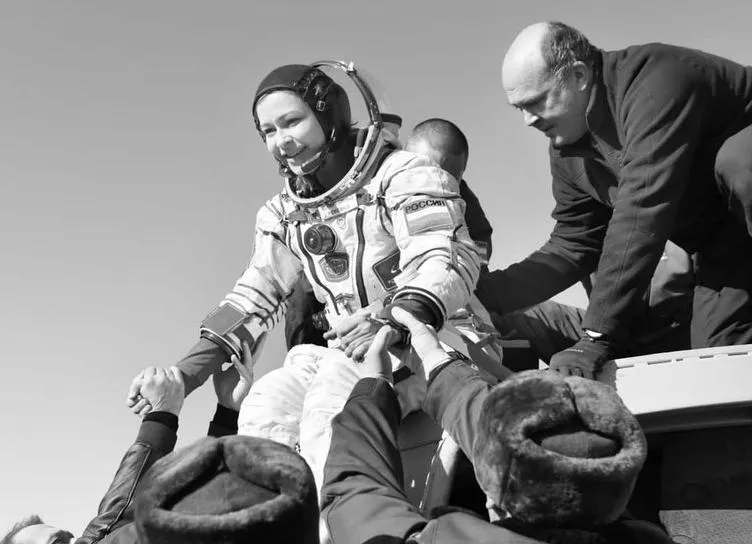 Эти кадры облетели весь мир: Юлия Пересильд и Клим Шипенко вернулись из космоса