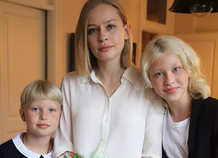 Дочь Юлии Пересильд публично поддержала маму после полета в космос: "Мама, ты герой"