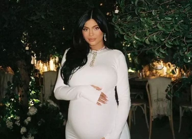 В белом цвете: Кайли Дженнер показала, как прошел ее baby shower