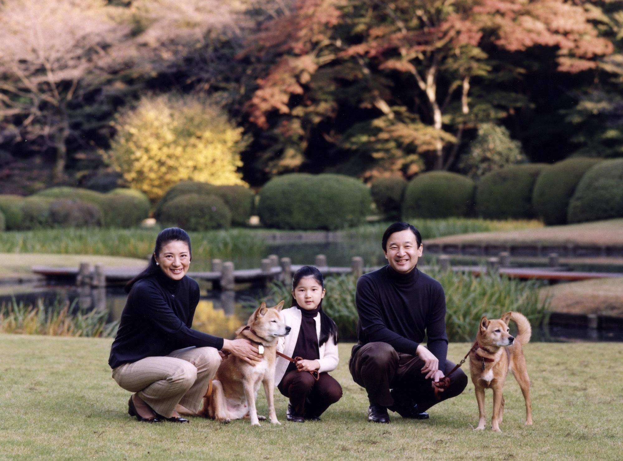 Кронпринц Японии Нарухито с женой, кронпринцессой Масако, и их дочерью, принцессой Айко, 2007 год