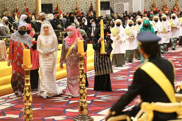  Принцесса Фадзилла – девятая из 12 детей султана Брунея