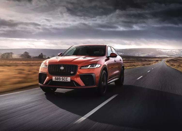 Jaguar F-PACE SVR: вымирающий вид или современная классика?