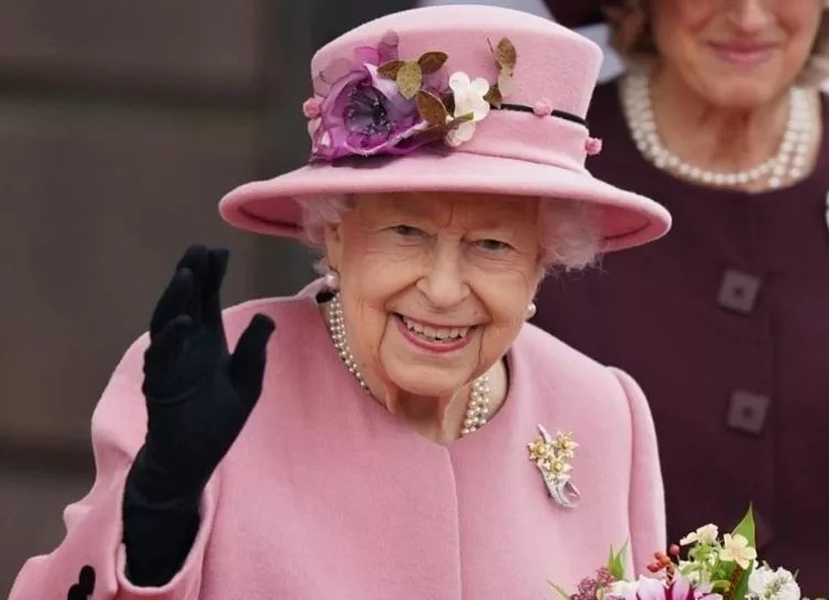 Королева Елизавета II выпустила парфюм для собак с мускусным ароматом