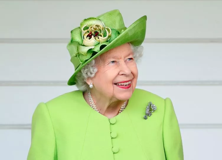 Королева Елизавета II впервые появилась на публике после перенесенного коронавируса