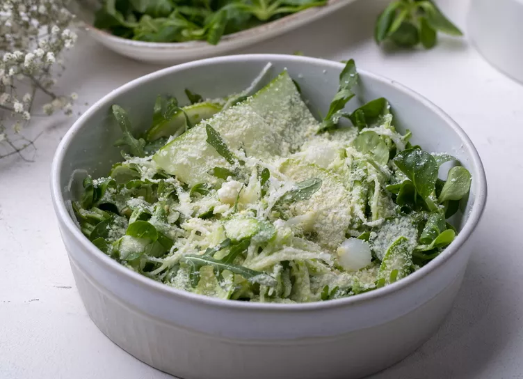 Рецепт зеленого салата с яблочно-лаймовой заправкой