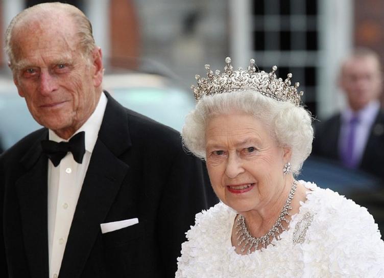 Королева Елизавета II, Кейт Миддлтон и принц Уильям почтили память принца Филиппа необычным образом