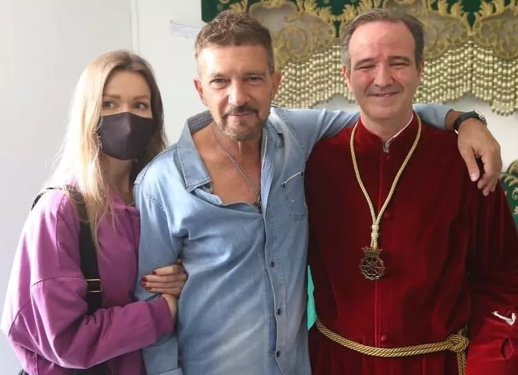 Антонио Бандерас и Николь Кемпел приняли участие в традиционном пасхальном шествии в Малаге
