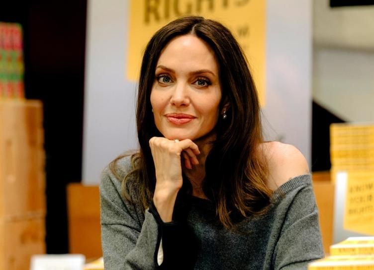 Анджелина Джоли подала в суд на ФБР под вымышленным именем из-за Брэда Питта