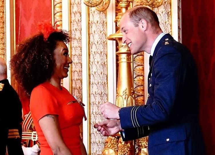 Солистка Spice Girls Мелани Браун получила орден из рук принца Уильяма в платье Виктории Бекхэм