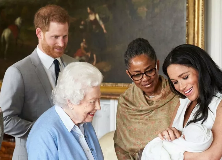 Как Кейт Миддлтон, принц Уильям и Елизавета II поздравили сына Меган Маркл и принца Гарри с 3-летием
