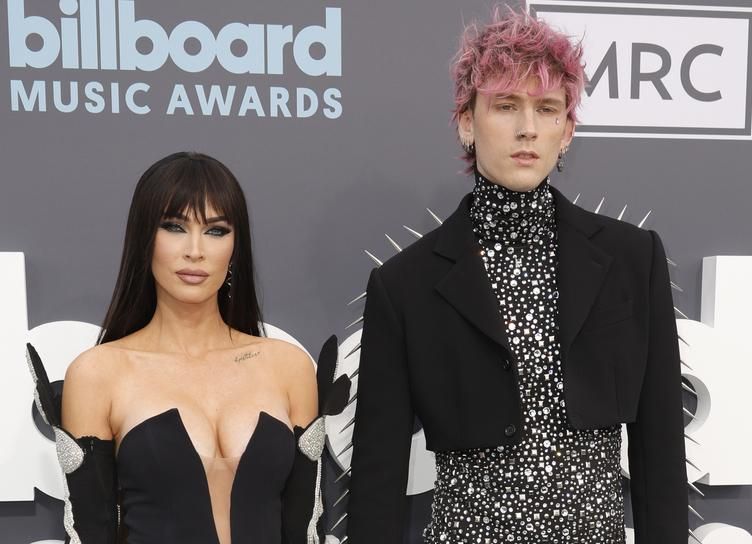 Machine Gun Kelly спровоцировал слух, что Меган Фокс беременна от него