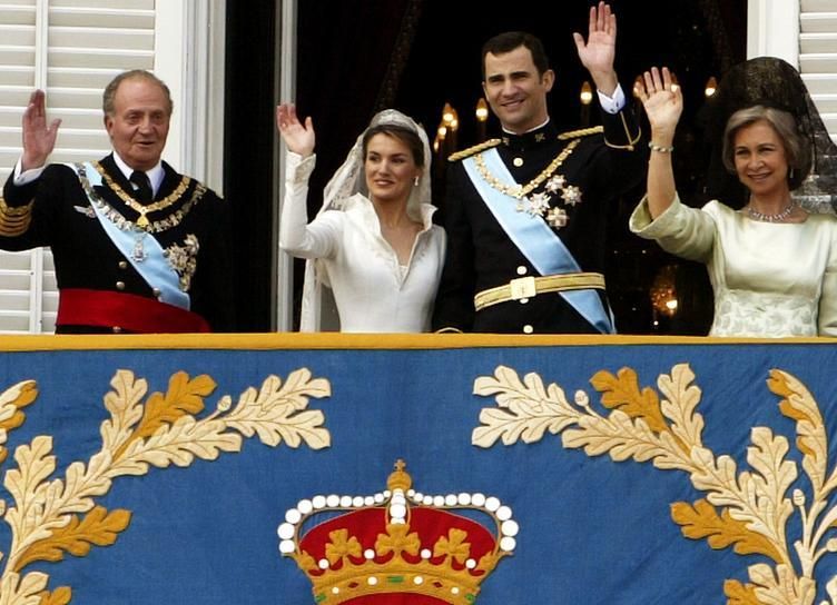 По любви: какими были свадьбы королей Испании – отца и сына, которые теперь не общаются