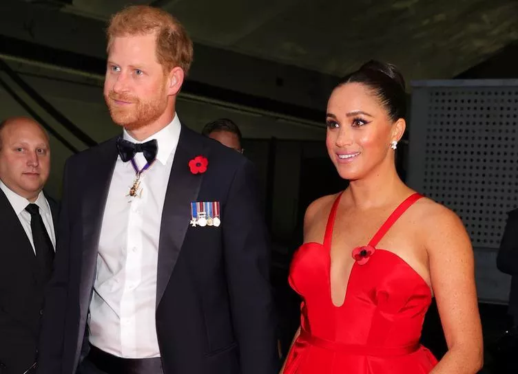 Почему принц Гарри и Меган Маркл не вышли на балкон Букингемского дворца