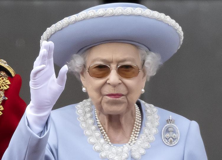 Платиновый юбилей британской королевы: Елизавета II всегда "на коне"