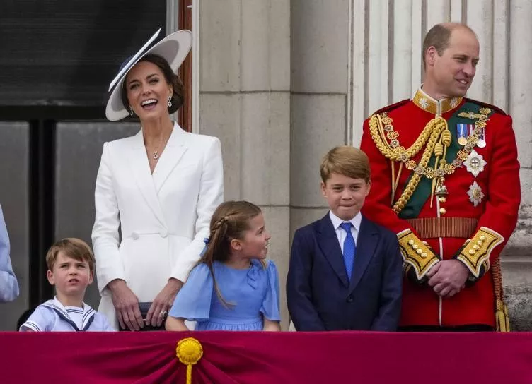 Трогательная отсылка к принцу Уильяму в костюме принца Луи для парада Trooping the Colour