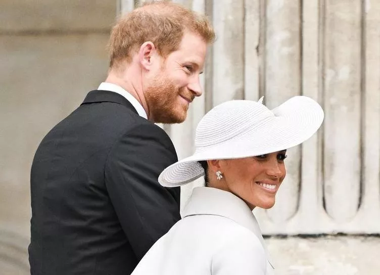 Принц Гарри и Меган Маркл вышли в свет с королевской семьей впервые после мегзита