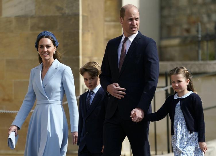 Кейт Миддлтон и принц Уильям прибыли в Кардифф с Джорджем и Шарлоттой