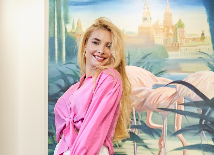 Tatyana Kotova, Maria Mikhalkova-Konchalovskaya, Dina Nemtsova and others at the opening of the gallery