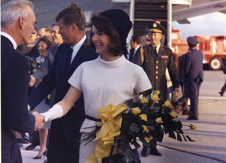 От шляпки-таблетки до платья-тюльпана: 10 уроков стиля от Жаклин Кеннеди