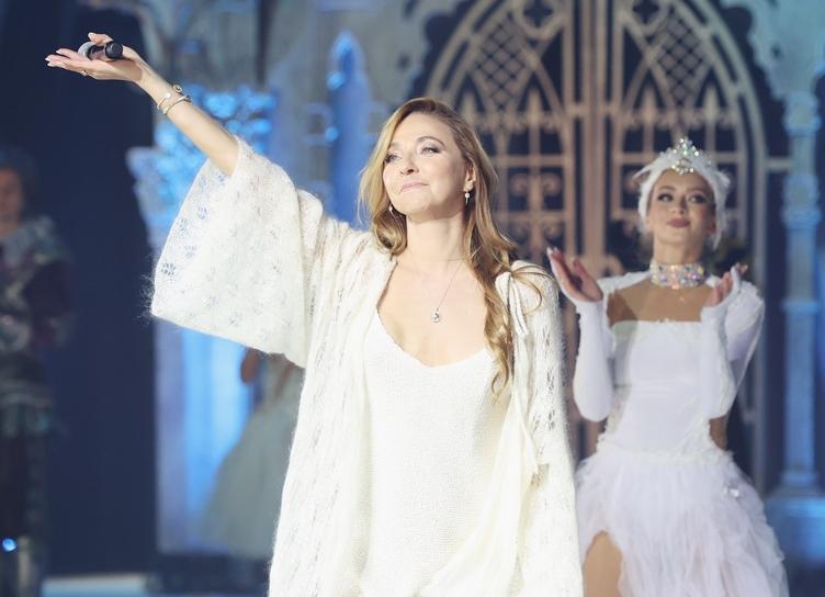 Дмитрий Песков поддержал Татьяну Навку и дочь Надю на премьере ледового шоу в Сочи