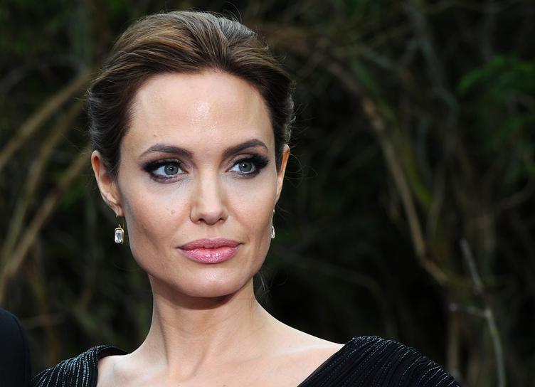 Анджелина Джоли наняла сыновей Мэддокса и Пакса для съемок ее нового фильма