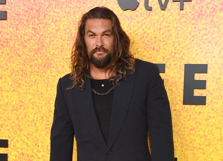 Jason Momoa draws attention to environmental issues by shaving off his hair