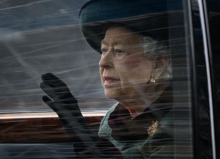 The coffin of Elizabeth II arrived at Buckingham Palace – he was met by the whole family, including Meghan and Harry