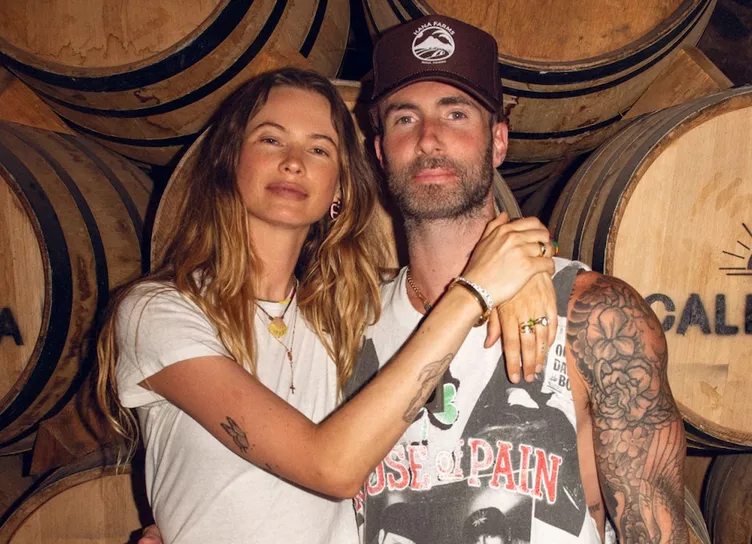 Жена солиста Maroon 5 Адама Левина Бехати Принслу подтвердила третью беременность