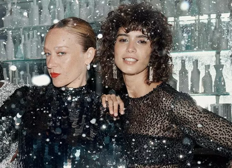 Хлоя Севиньи, Палома Эльсессер и Джордан Барретт снялись в новогодней кампании H&M