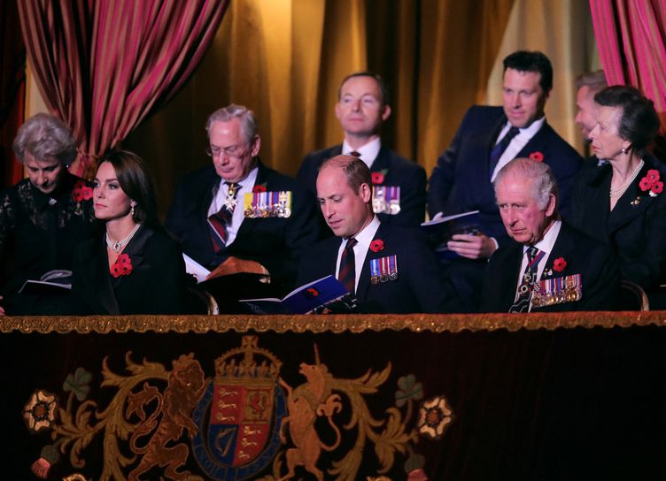 Члены британской королевской семьи воссоединились на Фестивале памяти впервые после похорон Елизаветы II