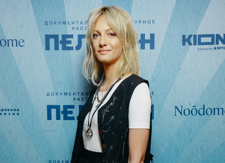 Полина Максимова, Алена Долецкая, Алексей Серебряков, Любовь Толкалина и другие на премьере фильма "Пелевин"