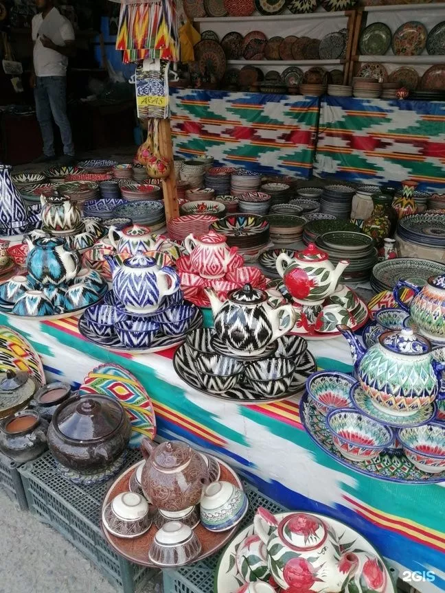 Узбекская керамика на базаре Чорсу