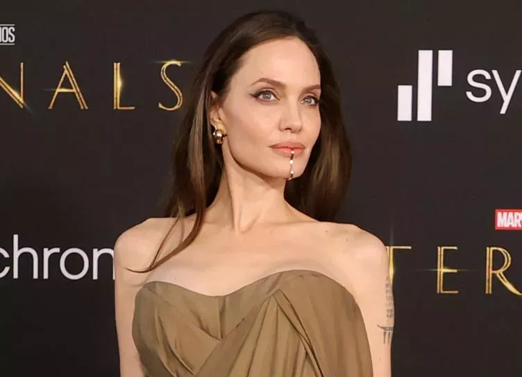 Анджелина Джоли о материнстве: Мне кажется, я делаю что-то неправильно