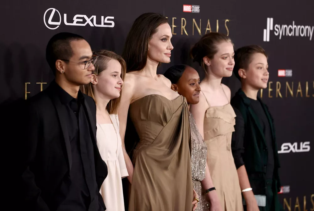 Анджелина Джоли с детьми на премьере “Вечные” в Лос-Анджелесе 