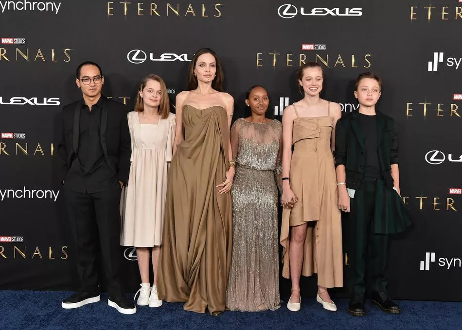 Анджелина Джоли с детьми на премьере фильма “Вечные”, октябрь 2021 года