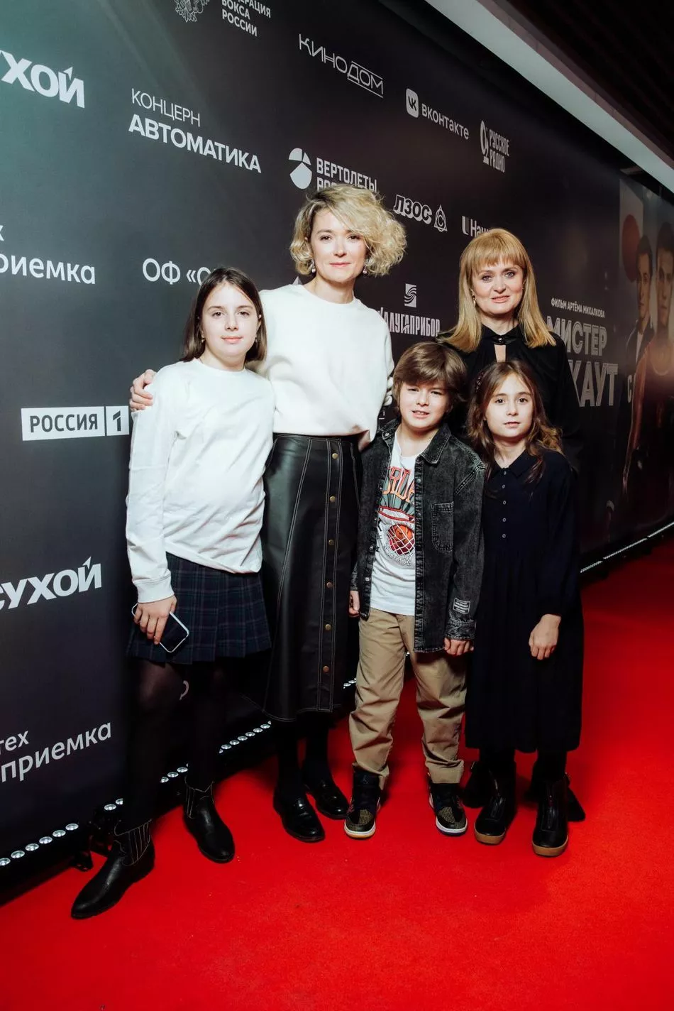 Анна и Надежда Михалкова с детьми
