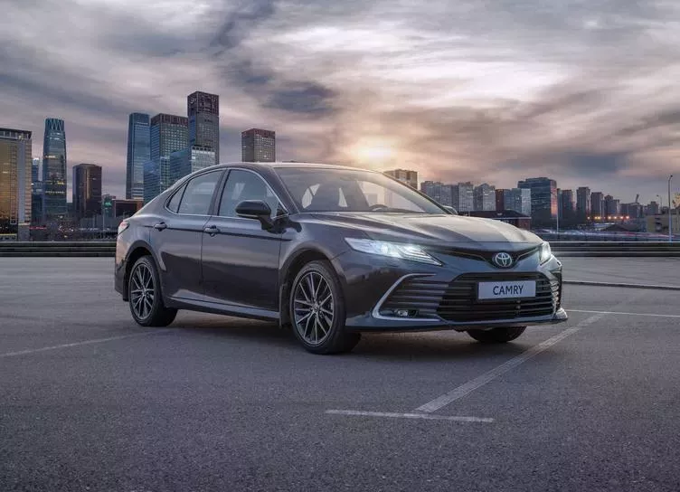 Автомобиль-мем: Toyota Camry как символ постоянства и спокойствия