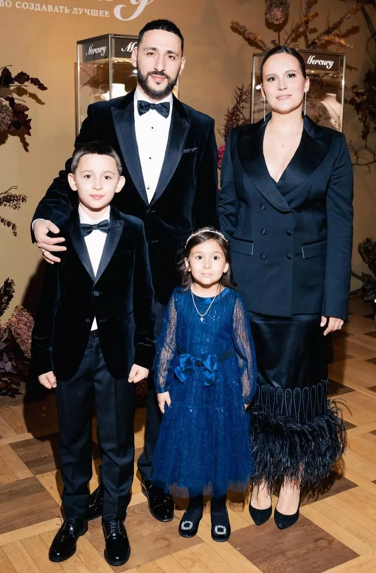 L.One (Леван Горозия) с женой и детьми