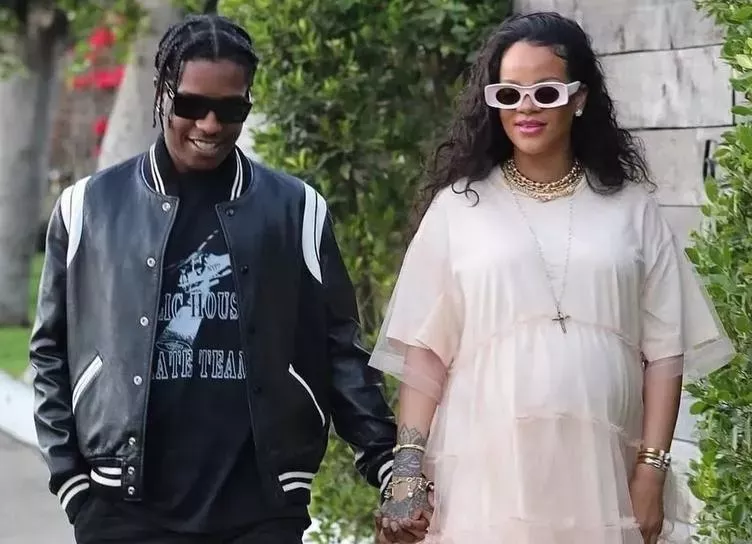 Беременная Рианна и A$AP Rocky прилетели на Барбадос на фоне слухов о расставании