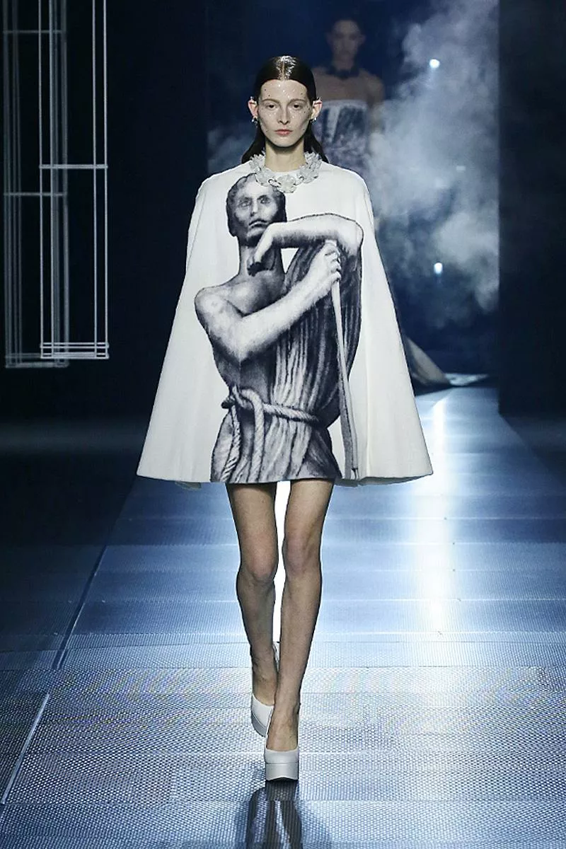 Ким Джонс показал на Неделе моды новую кутюрную коллекцию