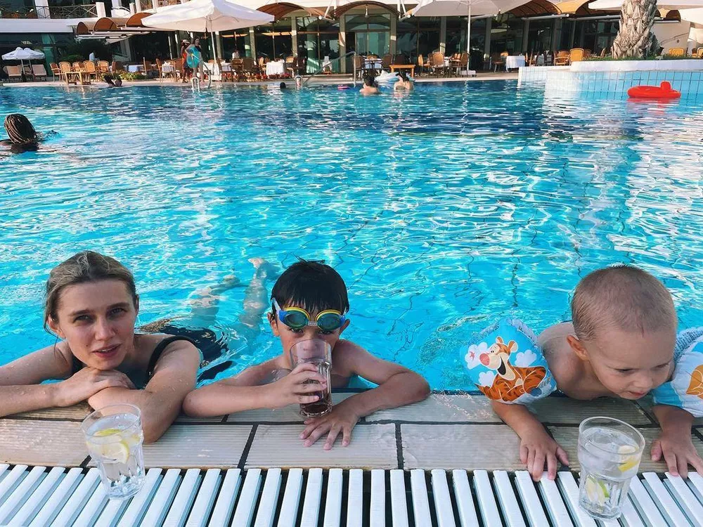 Дарья Мельникова с детьми, лето 2021 года