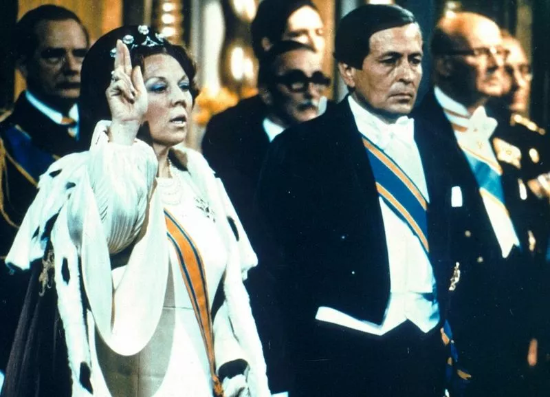 30 апреля 1980 года во время коронации на королеве Беатрикс была тиара “Жемчужные пуговицы”
