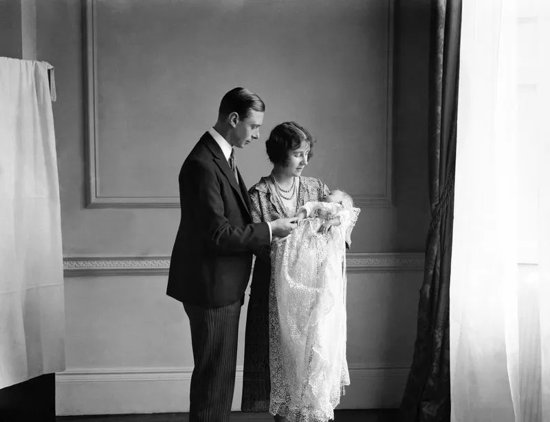 Герцог Йоркский Берти, герцогиня Елизавета и маленькая Лилибет. 1926 год
